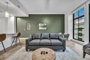 Stunning Luxury Downtown Condo in Playhouse Square