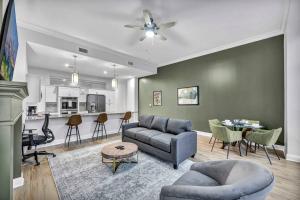 Stunning Luxury Downtown Condo in Playhouse Square