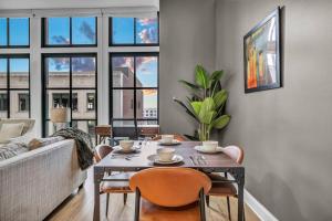 Ultra Chic Condo in The Heart of Downtown!
