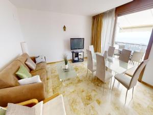 Sunlit Marbella Apartment Near Sea