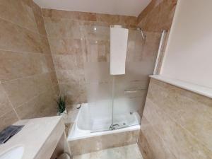 Sunlit Marbella Apartment Near Sea