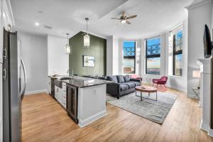 HUGE Luxury Flat in Playhouse Square | Downtown
