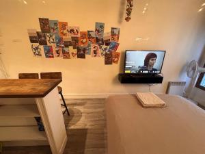 4 Stylish studio in Paris near République & Metro