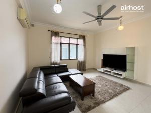 Family House at Kemensah Heights Ampang 3BR for 11pax