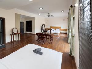 Family House at Kemensah Heights Ampang 3BR for 11pax