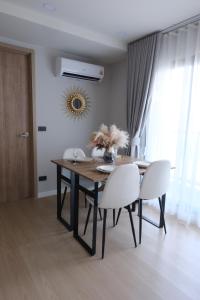 Stylish 2BR condo in the heart of Bang Tao