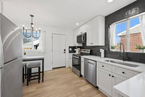 Cozy 2BR Retreat with Backyard Lounge