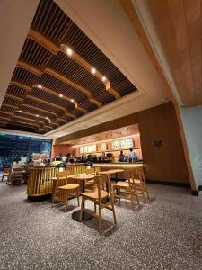 DBleu Suite near Mall of Asia by Forever-mc Condotel