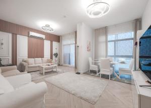Free housekeeping visits during your stay - StayShort - Comfortable 2BR Stay in Liwan Sleeps 6