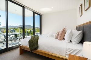 Canberra Quiet Modern 1BR with Private Balcony - Hosted by Canstay Single Room suite
