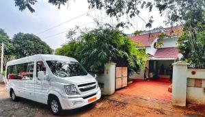Citadel Luxury Villa Trivandrum-Just 10 min to Railway Station & 5 Min to Sri Padmanabha Swamy Temple, Home away from Home in Kerala