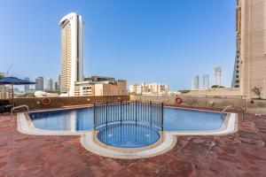 Free housekeeping visits during your stay - StayShort - Cozy Dubai Marina Stay with Private Balcony Sleeps 2