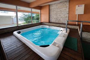 Cobertura no Residencial Village no Centro de Gramado, com Piscina Aquecida e Jacuzzi