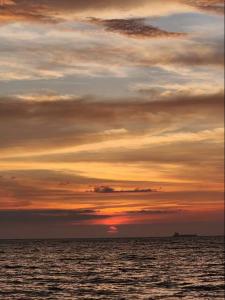 Apartamento moderno con vista al mar, playa y piscinas en Santa Marta