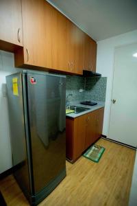 10 Min to Airport 1-Bedroom Pool Business Ready