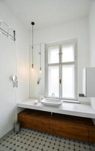 Stylish old town 2 bedroom apt new Presidential castle