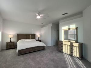 Spacious 3-bedroom coach home with golfing in Wellen Park