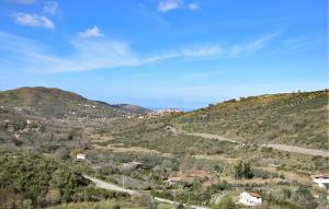 2 Bedroom Awesome Apartment In Laureana Cilento