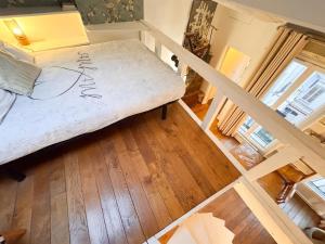 8 Historic Latin Quarter Flat Walk to Louvre & Metro