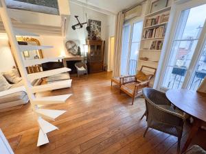 8 Historic Latin Quarter Flat Walk to Louvre & Metro