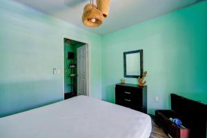 Casa Caribe Azul - Playa Negra 2BR with AC and pool