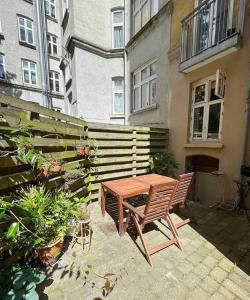 Authentic Apartment With Stucco On Østerbro
