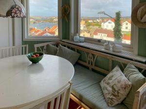 1930S House With Sea Views In Kyrkesund
