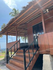 Dico Surf Point- Surf Lodge in Simeulue