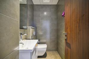 Quickstay holiday homes spacious and bright Balcony Breeze 01 bhk O2 Tower