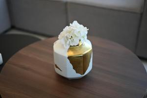 Quickstay holiday homes spacious and bright Balcony Breeze 01 bhk O2 Tower