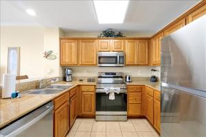 Lakefront Resort Condo near Disney & Epic Universe