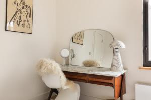 New! Cosy 3BR Split-Level Home with Patio, Chiswick