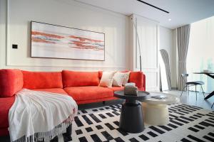 Designer 1BR Study DIFC Skyline View Pool Gym