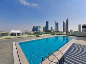 Designer 1BR Study DIFC Skyline View Pool Gym