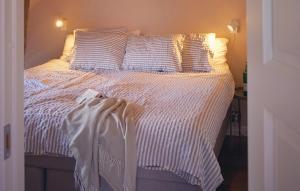 Awesome Apartment In Kyrkesund With Wifi