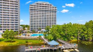 Lakefront Resort Condo near Disney & Epic Universe