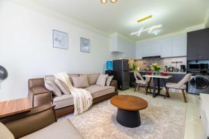 Atelier Luxe Homes-Westlands 1BR, Pool, Fast WiFi & Gym