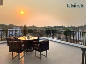 StayLeisurely Villa Corner Front, Karjat