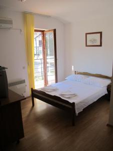 Apartments and Rooms Degenija
