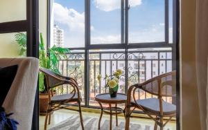 Executive Urban Haven near Yaya with Heated Pool