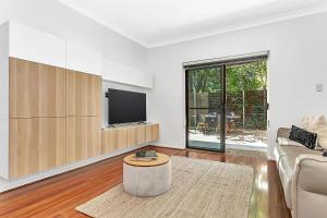 Secure Suite in Gated Complex, Courtyard, 5 Min CBD