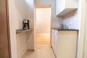 1 Aprt & 5 Stylish Hotel Rooms, Comfort & Convenience Combined