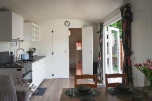 Unieke pipowagen met bedstee, tuin & BBQ - VP075