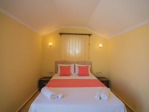 Fethiye de Denize Sıfır 8 Kişilik Villa