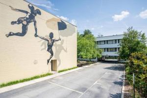 Modern Buckhead with 3BD-2BR Sleeps 6