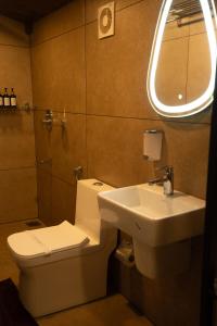 RiverBells Backwater Glamping Alleppey