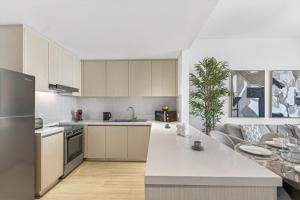 DVH Luxe 2BR Yas Island Canal View Near Ferrari