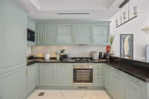 Benessere Luxe 1BR with Lagoon view Miracle Garden