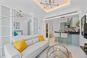 Benessere Luxe 1BR with Lagoon view Miracle Garden