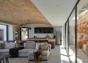 Villa With Optional Heated Pool In Jávea